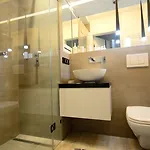 Victus Apartamenty, Tesla